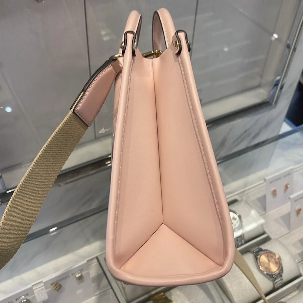 MICHAEL KORS Mirella Sm Ombré Signature Logo Crossbody SM SHOPPER TZ XBODY
Powde - Picture 7 of 16